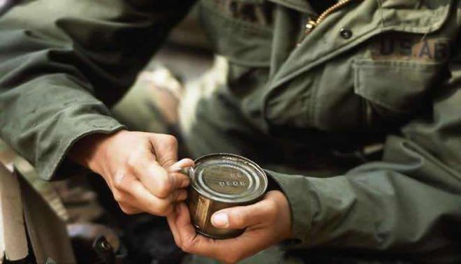 200架戰(zhàn)機(jī)剛做好輪胎就裂了！30人被抓，軍工廠封門倒閉(圖1)