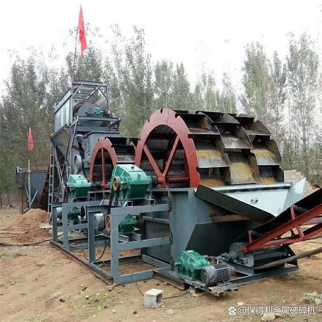 全自動水輪式清洗機在風化砂中的應用(圖1) 全自動水輪式清洗機在風化砂中的應用(圖1)