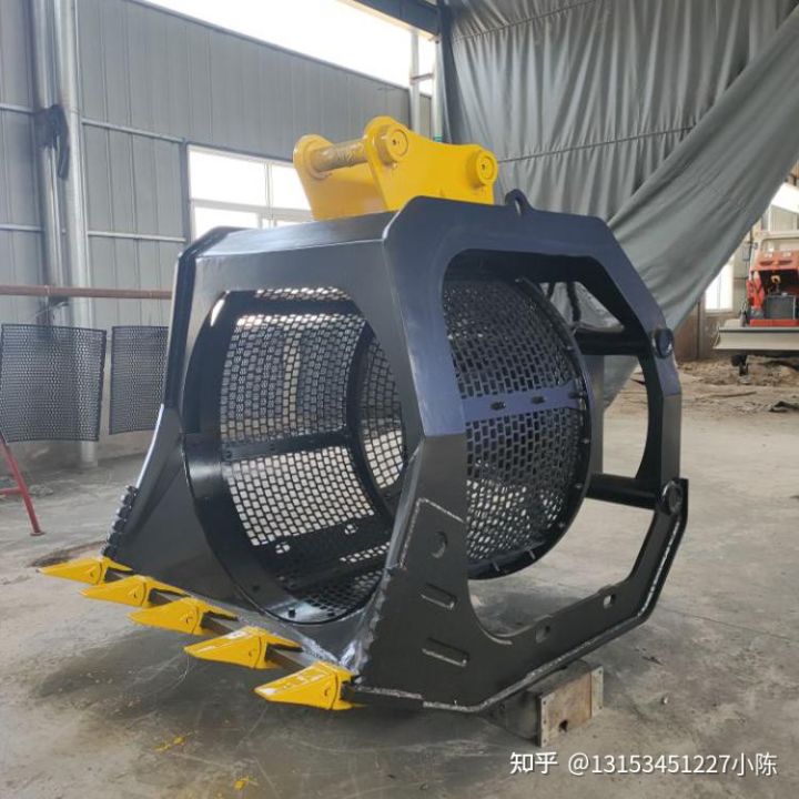 云南挖機(jī)帶篩分斗360度旋轉(zhuǎn)篩分斗設(shè)備可定制(圖4) 云南挖機(jī)帶篩分斗360度旋轉(zhuǎn)篩分斗設(shè)備可定制(圖4)