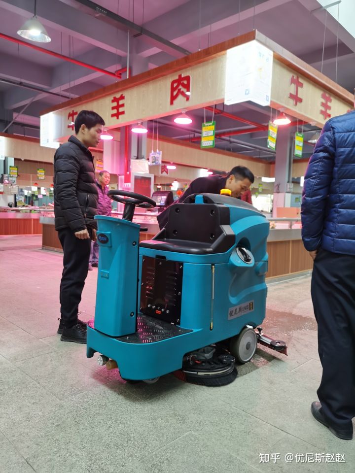 云南洗地機發展迅速高效徹底完成清潔任務(圖1) 云南洗地機發展迅速高效徹底完成清潔任務(圖1)