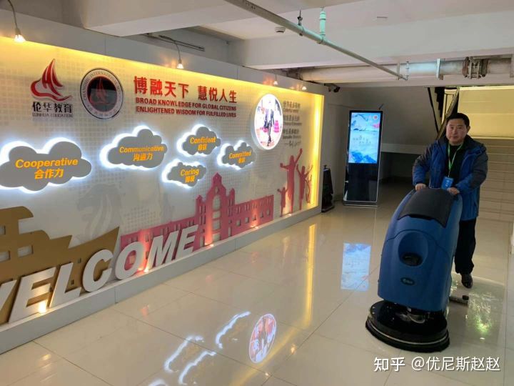 云南洗地機發展迅速高效徹底完成清潔任務(圖2) 云南洗地機發展迅速高效徹底完成清潔任務(圖2)