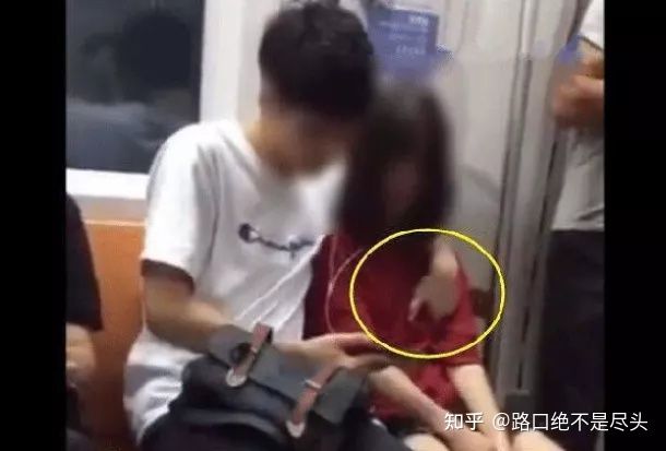 溫州星巴克上演精彩一幕,不雅行為被“現場直播”:別把不要臉,當成性解放!(圖7) 溫州星巴克上演精彩一幕,不雅行為被“現場直播”:別把不要臉,當成性解放!(圖7)