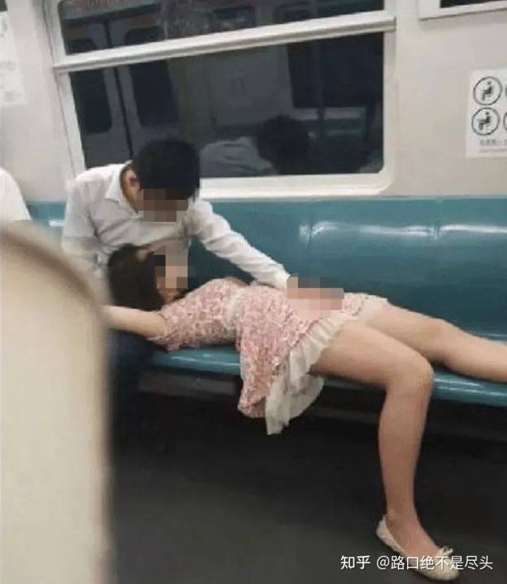 溫州星巴克上演精彩一幕,不雅行為被“現場直播”:別把不要臉,當成性解放!(圖6) 溫州星巴克上演精彩一幕,不雅行為被“現場直播”:別把不要臉,當成性解放!(圖6)