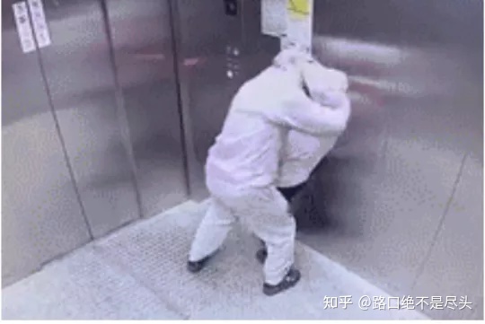 溫州星巴克上演精彩一幕,不雅行為被“現場直播”:別把不要臉,當成性解放!(圖5) 溫州星巴克上演精彩一幕,不雅行為被“現場直播”:別把不要臉,當成性解放!(圖5)