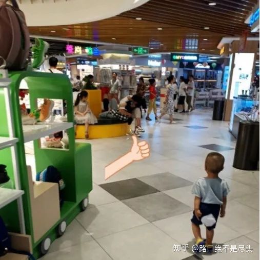 溫州星巴克上演精彩一幕,不雅行為被“現場直播”:別把不要臉,當成性解放!(圖12) 溫州星巴克上演精彩一幕,不雅行為被“現場直播”:別把不要臉,當成性解放!(圖12)