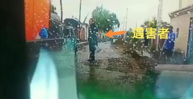 吉林男子用挖掘機挖斗將修路工地的工頭拍死，連拍8下，慘不忍睹(圖1)