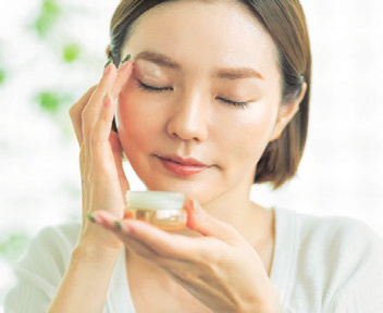 砂糖洗臉、乳霜多層疊涂，美容博主的護膚滋潤法！(圖18)