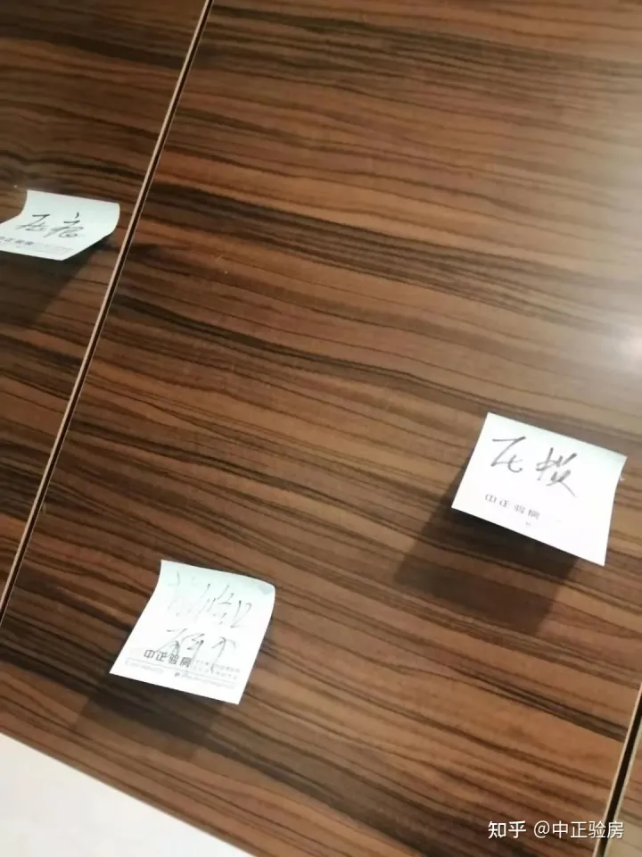 昆明驗房案例:官渡區某樓盤?精裝房頂面砂眼、柜門損壞、門扇閉合不嚴...(圖2) 昆明驗房案例:官渡區某樓盤?精裝房頂面砂眼、柜門損壞、門扇閉合不嚴...(圖2)