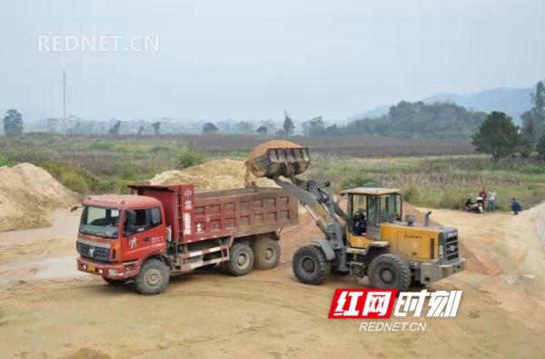 江華縣重拳出擊嚴打河路口鎮非法采洗砂行為(圖2) 江華縣重拳出擊嚴打河路口鎮非法采洗砂行為(圖2)