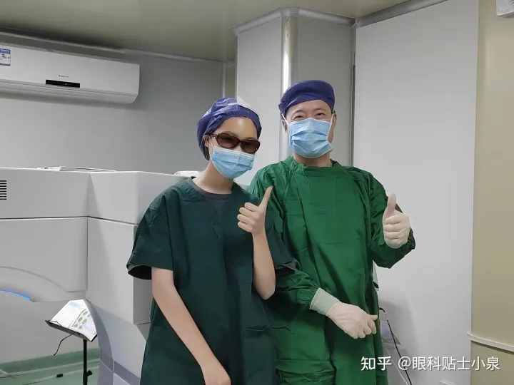 泉州全飛秒近視手術，高顏值小姐姐微笑摘鏡，術后雙眼視力1.2！(圖2)