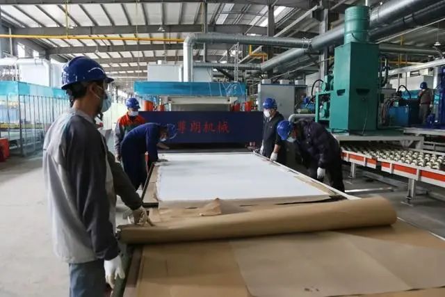 山東一石英砂板材生產線試生產，預計年生產240萬平方米！(圖2)