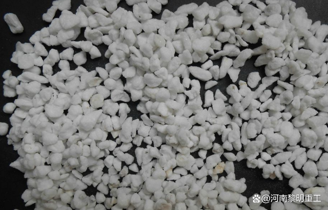 時產300噸珍珠巖制砂用什么設備？時產300噸珍珠巖制砂流程？(圖1)