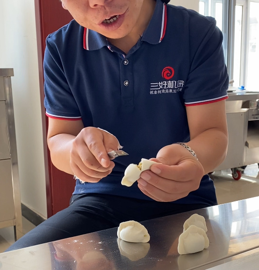想做餃子加工廠，應該怎么選擇餃子機相關設備？(圖3)