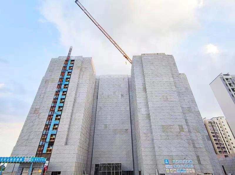 白云機(jī)場(chǎng)三期安置區(qū)裝配式住宅樓全面封頂(圖1)