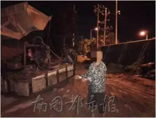 “不買我的砂就打死你!”海南這11個“砂霸”因涉黑涉惡覆滅(圖2) “不買我的砂就打死你!”海南這11個“砂霸”因涉黑涉惡覆滅(圖2)