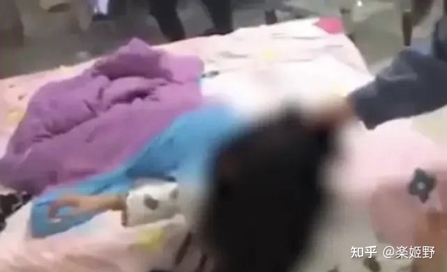沈陽14歲女生遭多人毆打并強迫發生關系視頻流出(圖1) 沈陽14歲女生遭多人毆打并強迫發生關系視頻流出(圖1)