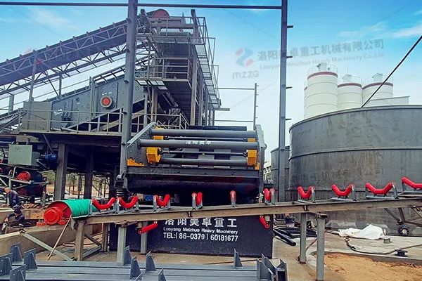 直擊現(xiàn)場河南信陽時產300噸雙輪洗砂一體機現(xiàn)場(圖6)