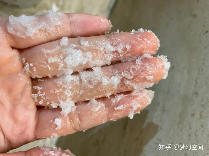 控油洗發(fā)水哪個(gè)牌子好|十款口碑爆棚的無(wú)硅油洗發(fā)水推薦,拯救“油頭星人”(圖10) 控油洗發(fā)水哪個(gè)牌子好|十款口碑爆棚的無(wú)硅油洗發(fā)水推薦,拯救“油頭星人”(圖10)