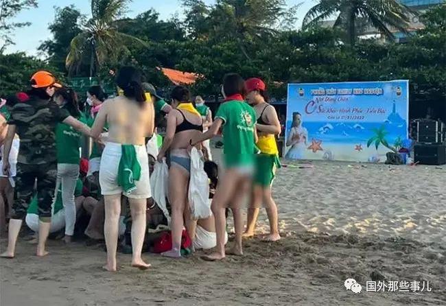 公司海邊團建，女員工竟然脫掉內(nèi)衣露胸，視頻在網(wǎng)上瘋傳(圖1)