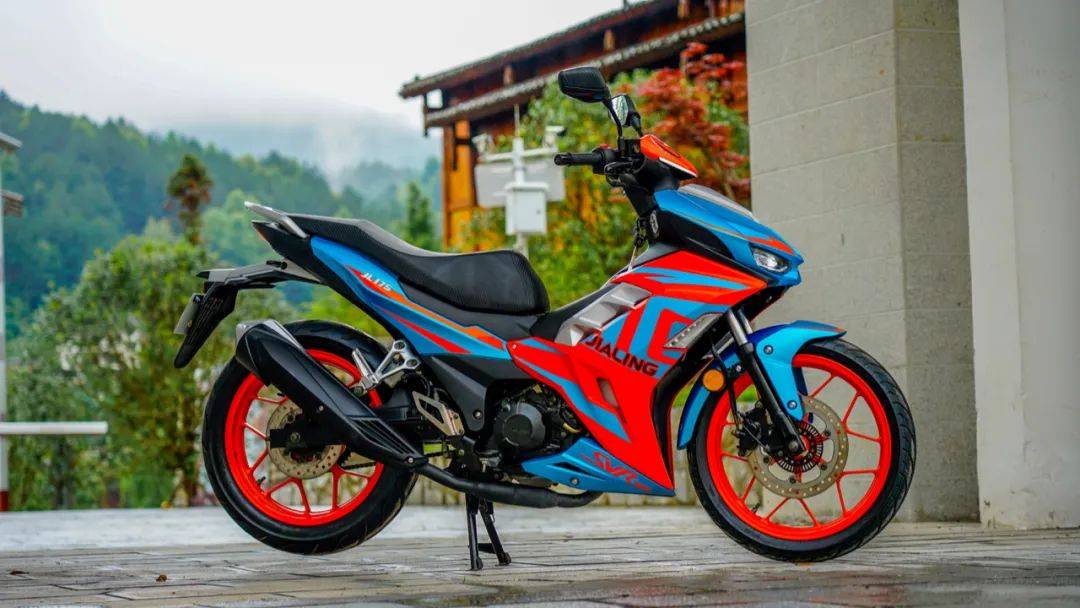 12680元起嘉陵CoCoSVR180運(yùn)動(dòng)彎梁售價(jià)公布?！同場CoCo機(jī)車品牌正式發(fā)布！(圖9)