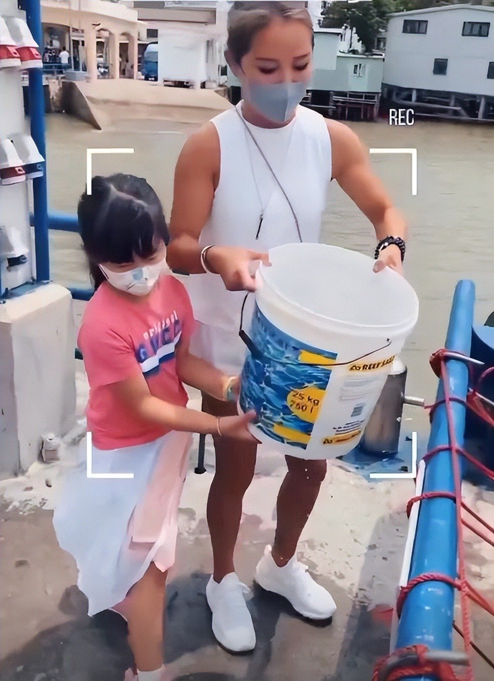 洗米嫂低調(diào)過(guò)中秋節(jié)，曬小女兒的近況視頻，愿她一生可愛(ài)(圖9)